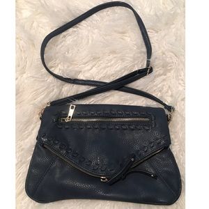 NAVY CROSSBODY 💙🦋